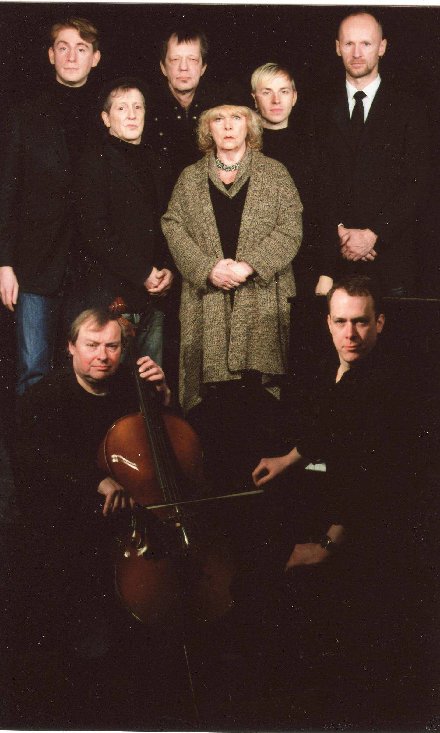 Am Cello - Quelle: Alexander Breitenbach, Schaller Entertainment 2012